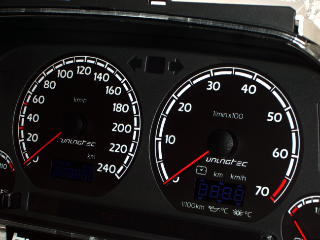 Golf Tachoumbau Durchleuchttechnik